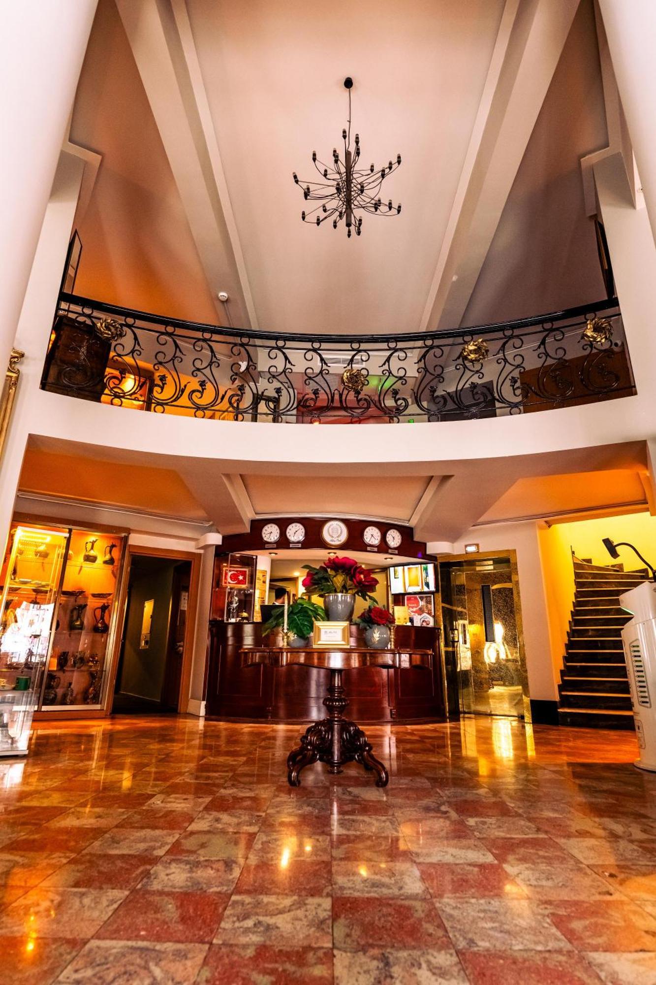 Atlas Hotel 4*