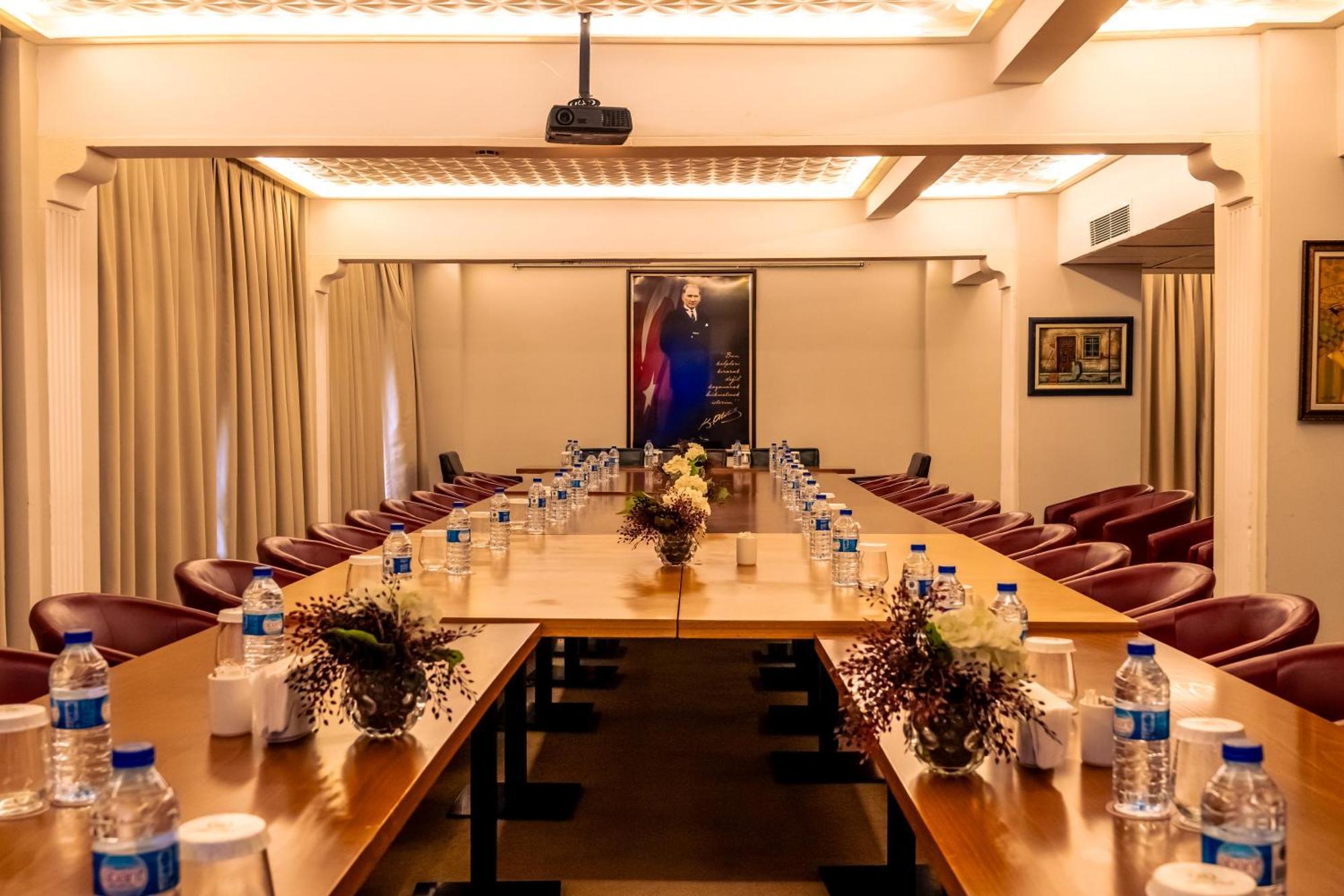 Atlas Hotel İzmir